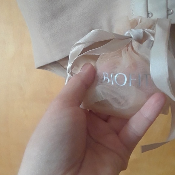 Victoria's Secret Bio-Fit Multiway Bra - Picture 3 of 3